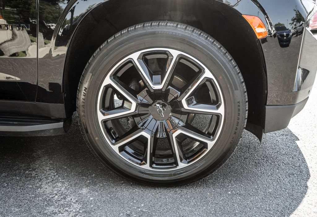 Used 2021 Chevrolet Suburban RST w/ Luxury Package AWD/4WD image 5