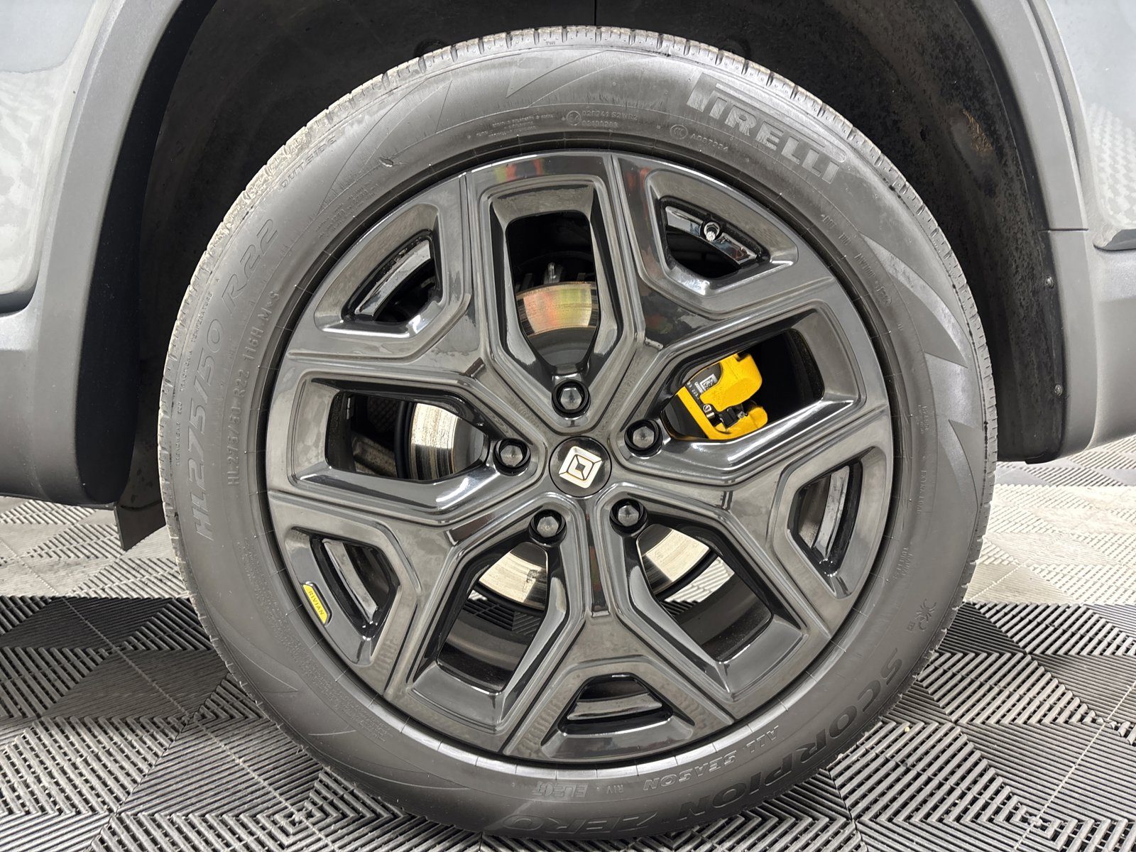 Used 2023 Rivian R1S Adventure AWD/4WD image 10
