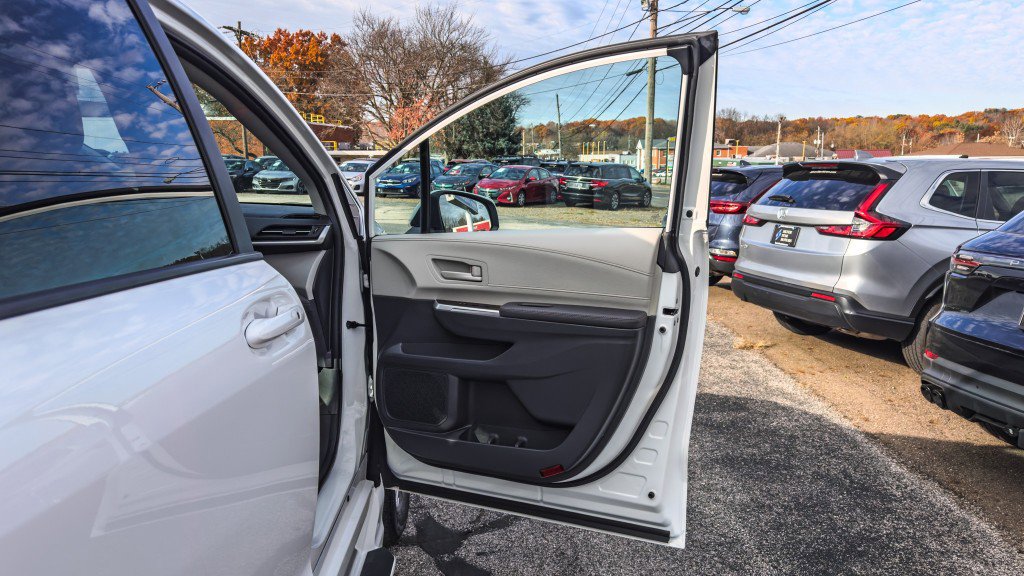 Used 2024 Toyota Sienna LE image 23