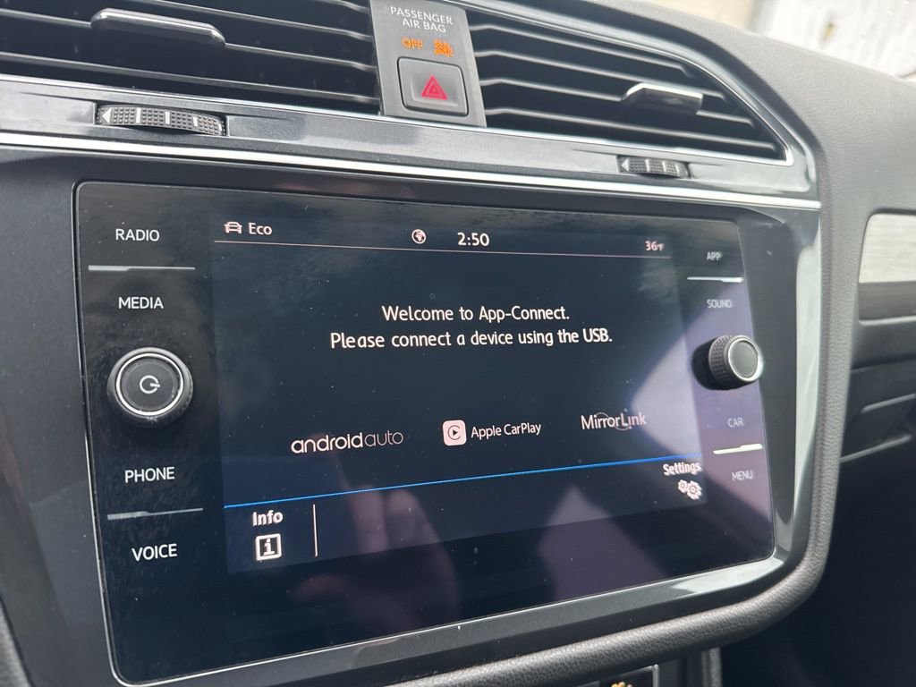 Used 2020 Volkswagen Tiguan SE image 16