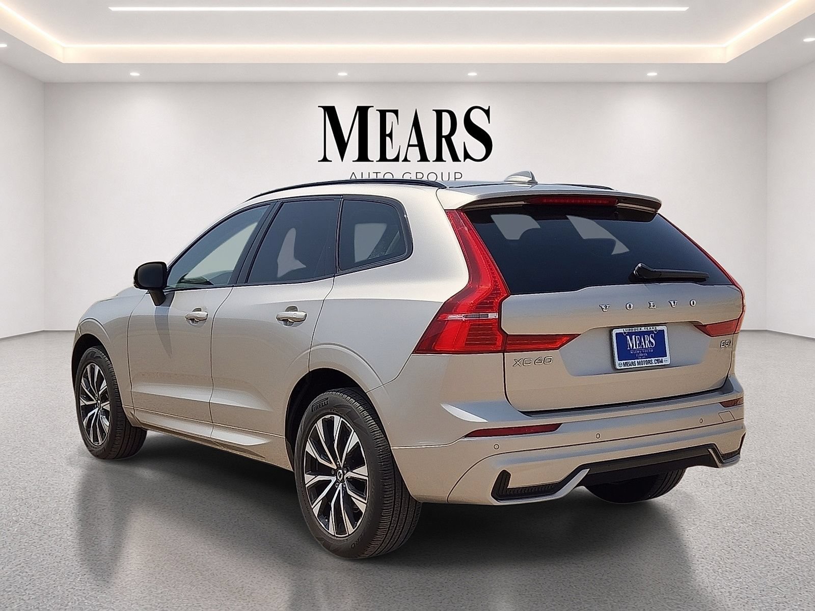 Certified 2024 Volvo XC60 B5 Core AWD/4WD image 4