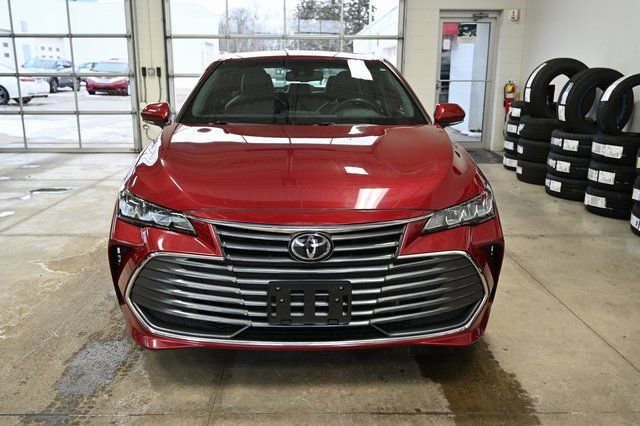 Used 2022 Toyota Avalon XLE image 2