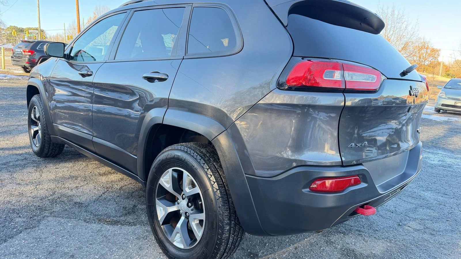 Used 2017 Jeep Cherokee Trailhawk w/ Cold Weather Group image 38