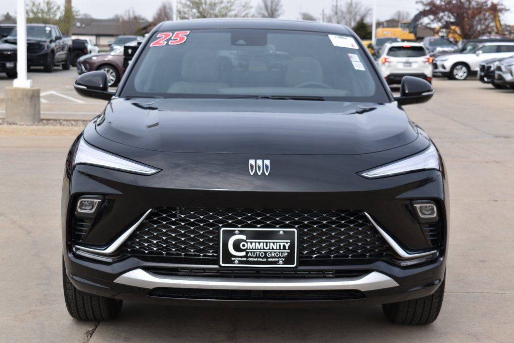 New 2025 Buick Envista Avenir image 2