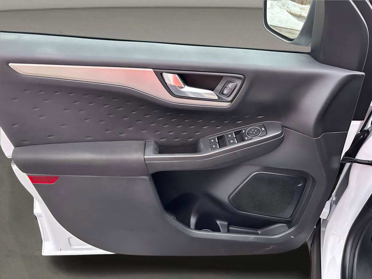 Used 2020 Ford Escape SE image 14