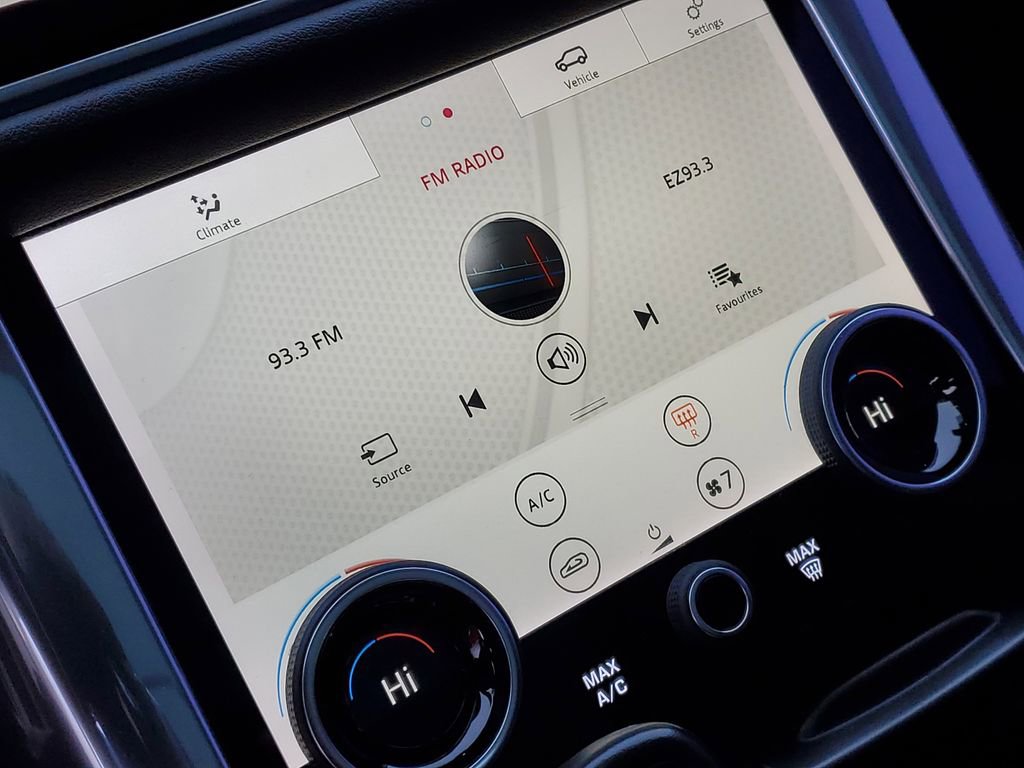 Used 2018 Land Rover Range Rover Sport SE image 19