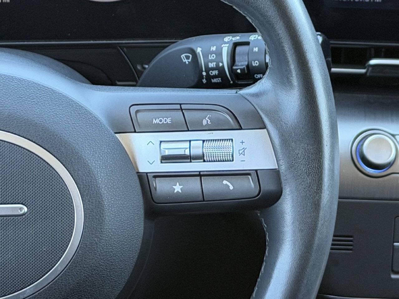 Used 2025 Hyundai Kona SEL FWD image 14