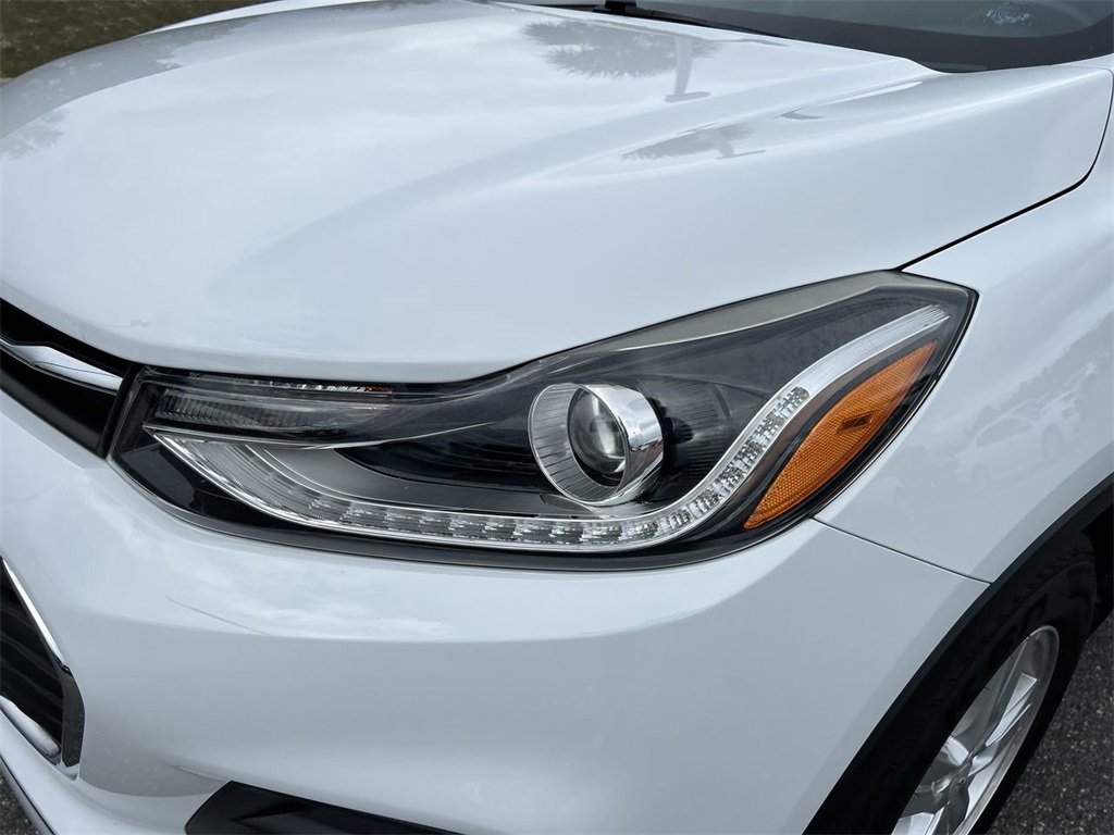 Used 2020 Chevrolet Trax LT w/ LT Convenience Package image 15