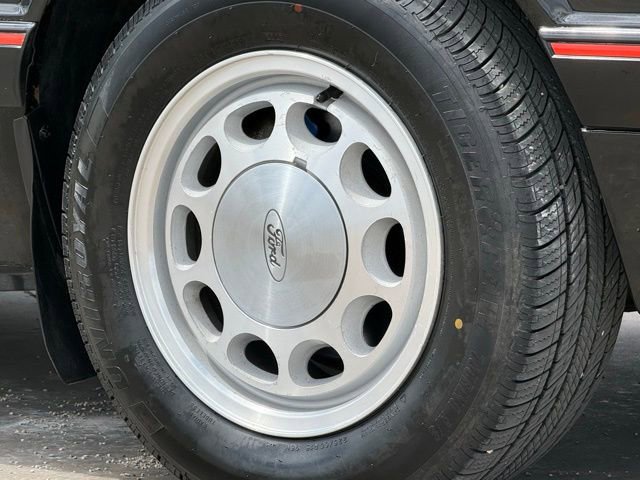 Used 1988 Ford Mustang LX image 19