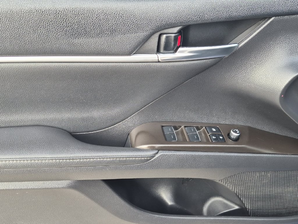 Used 2023 Toyota Camry XSE FWD image 7