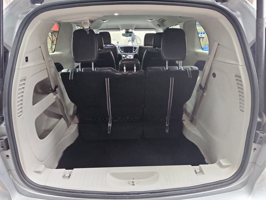 Used 2024 Chrysler Pacifica Touring-L image 12