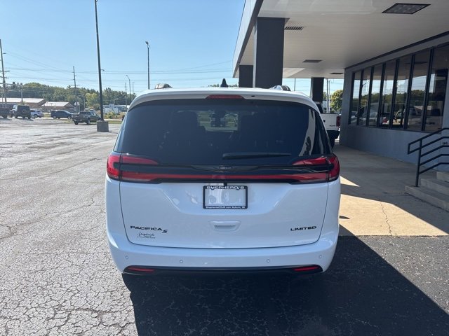 New 2026 Chrysler Pacifica Limited image 10