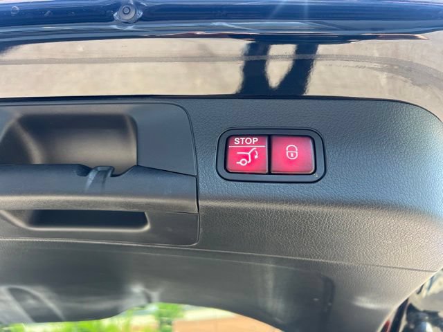 Used 2025 Mercedes-Benz GLB 250 4MATIC image 17
