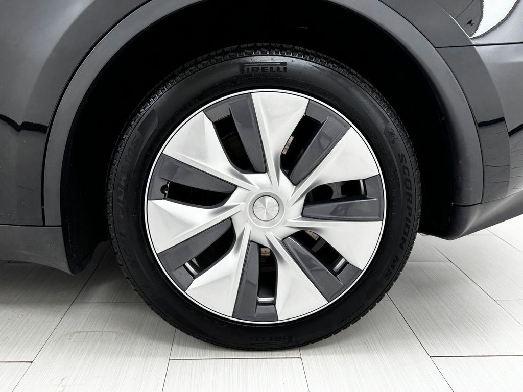 Used 2024 Tesla Model Y Long Range image 44