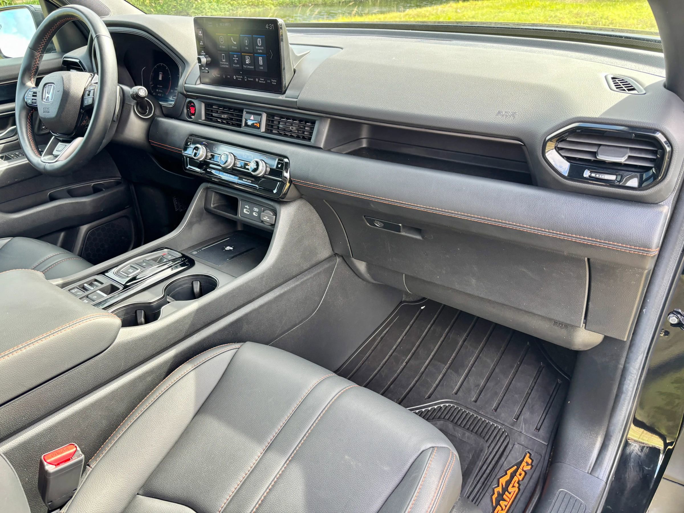 Used 2025 Honda Pilot TrailSport image 11