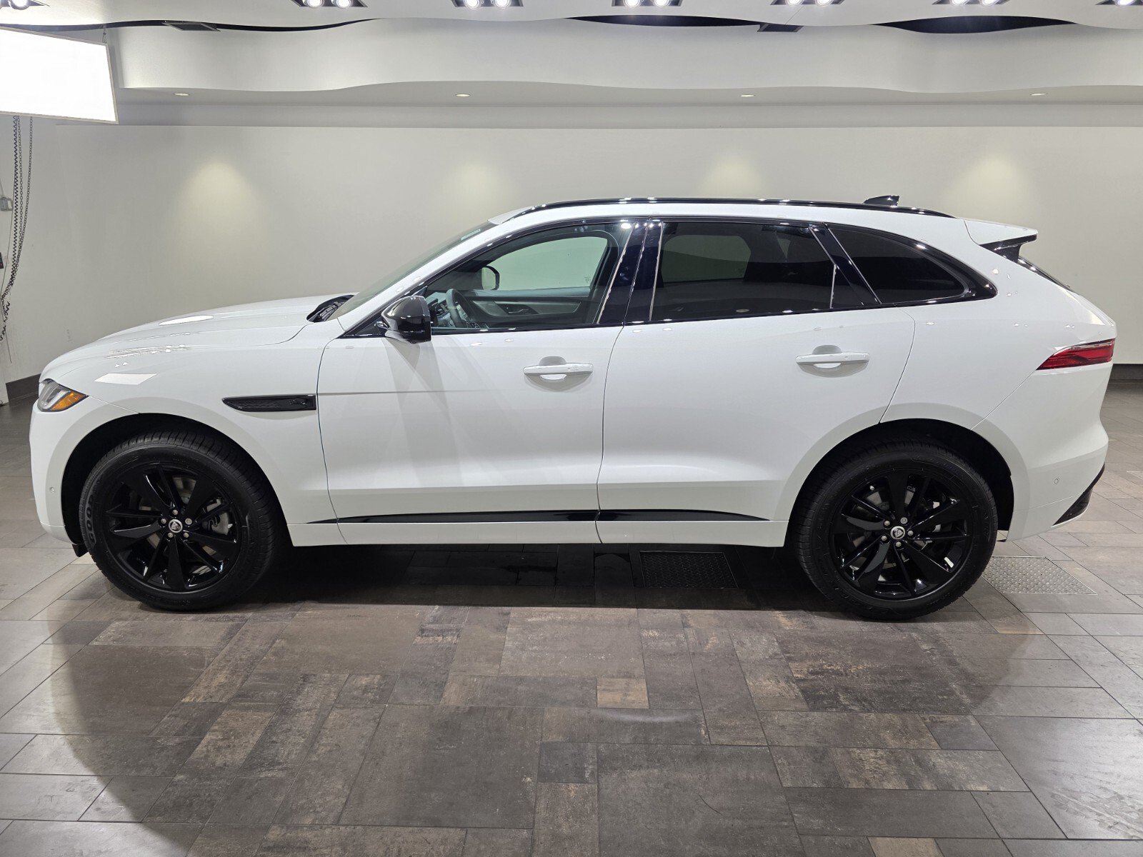 New 2026 Jaguar F-PACE R-Dynamic S AWD/4WD image 3