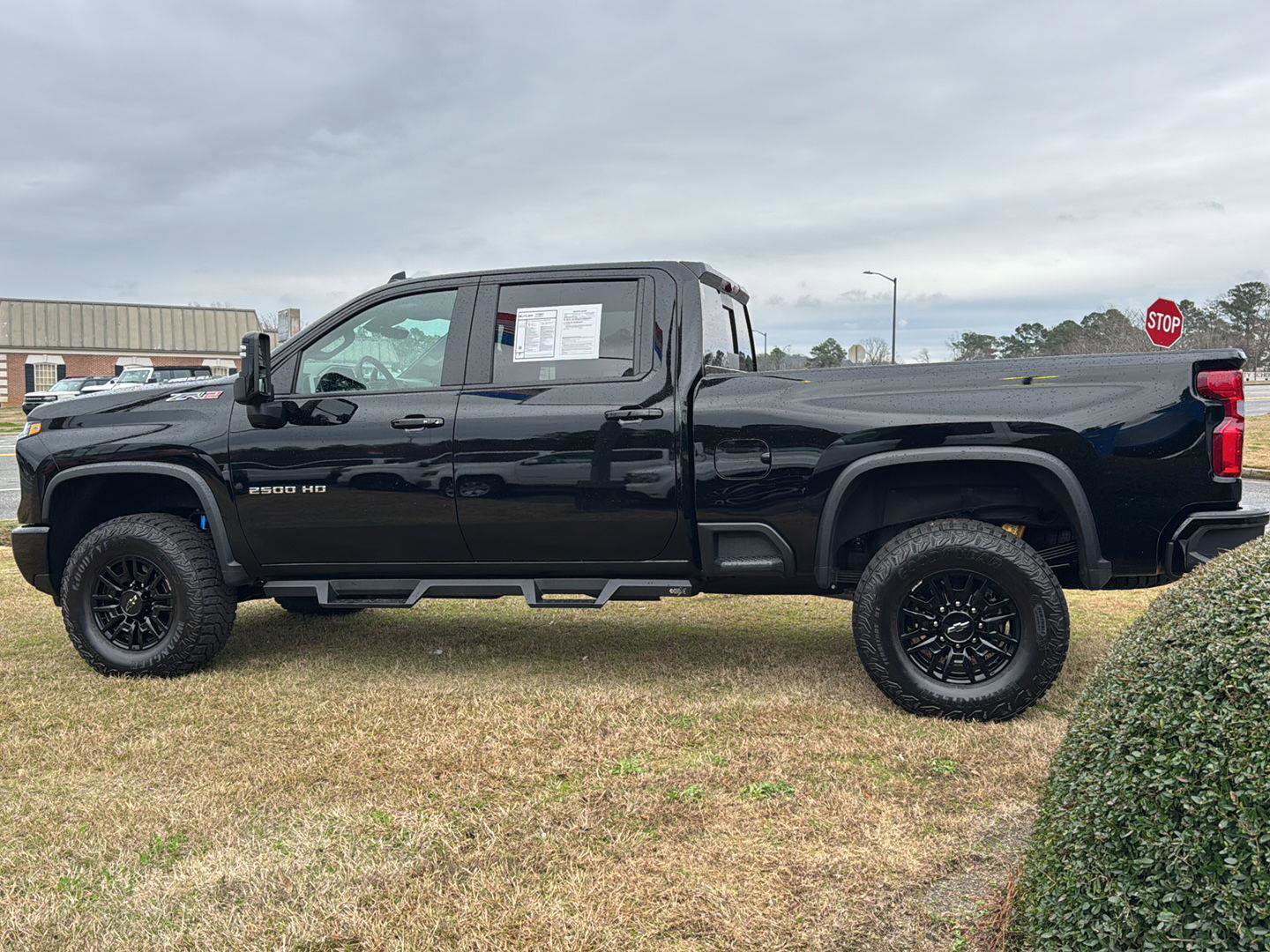 Used 2024 Chevrolet Silverado 2500 ZR2 w/ Technology Package image 3