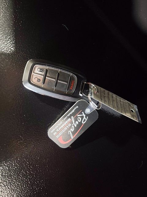 Used 2024 Chrysler Pacifica Limited image 36