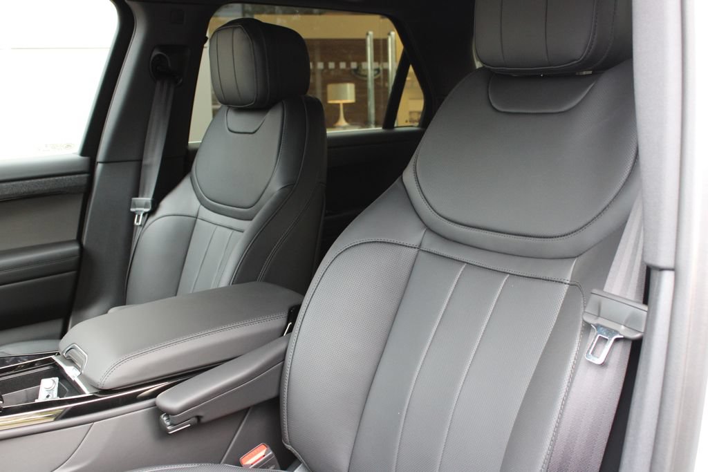 New 2026 Land Rover Range Rover Sport Dynamic SE AWD/4WD image 9