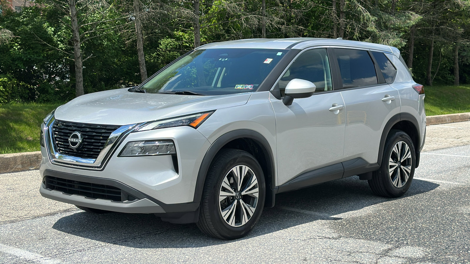 Certified 2023 Nissan Rogue SV image 2