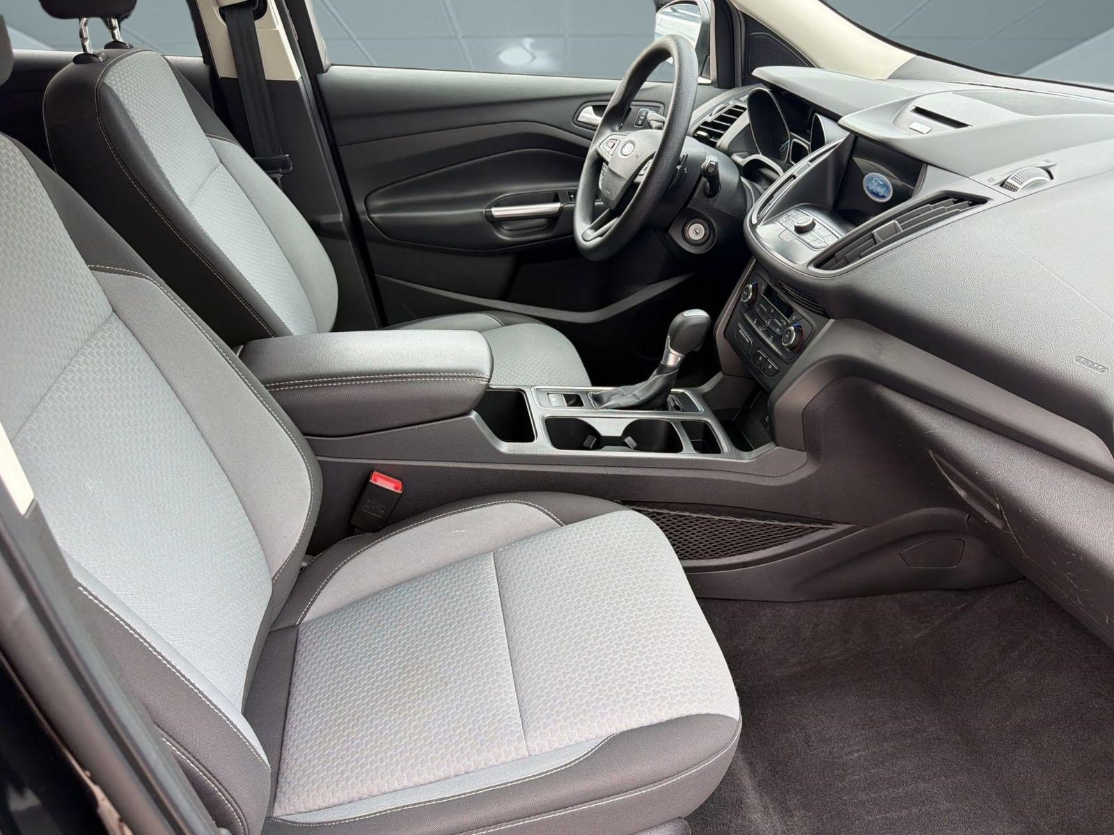 Used 2017 Ford Escape SE w/ Equipment Group 201A FWD image 22
