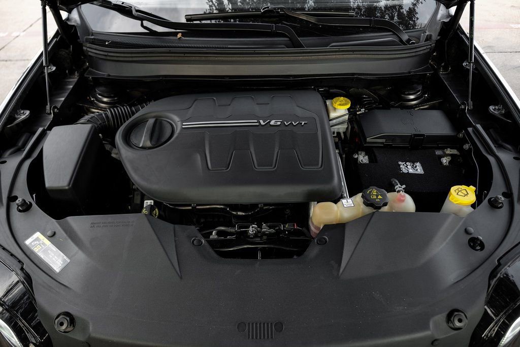 Used 2022 Jeep Cherokee Limited image 7