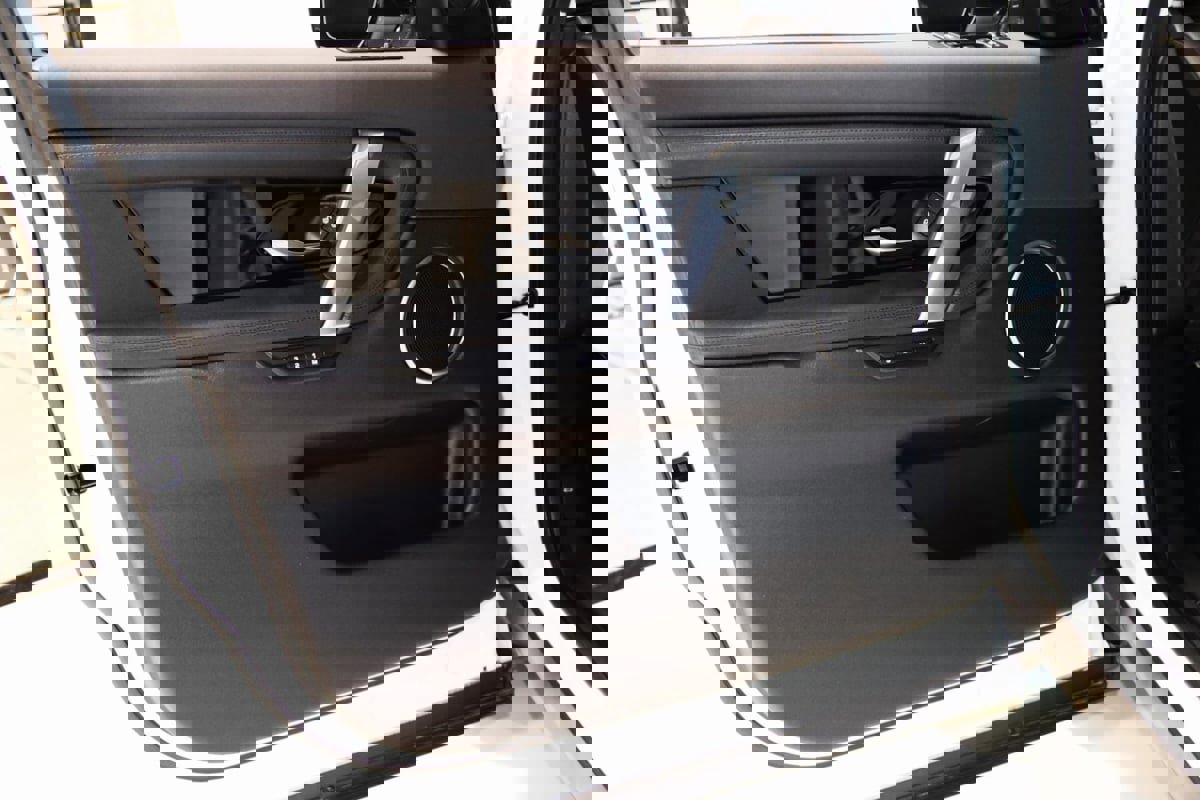 Used 2020 Land Rover Discovery Sport S image 31