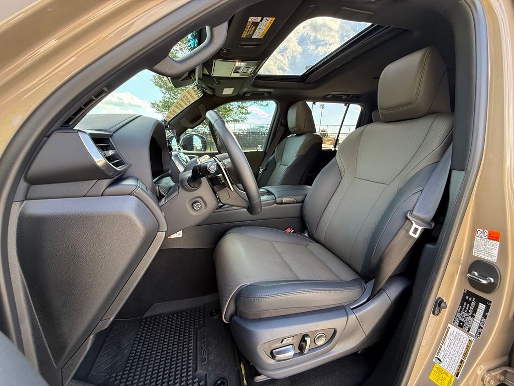 Certified 2025 Lexus LX 700h Overtrail AWD/4WD image 23