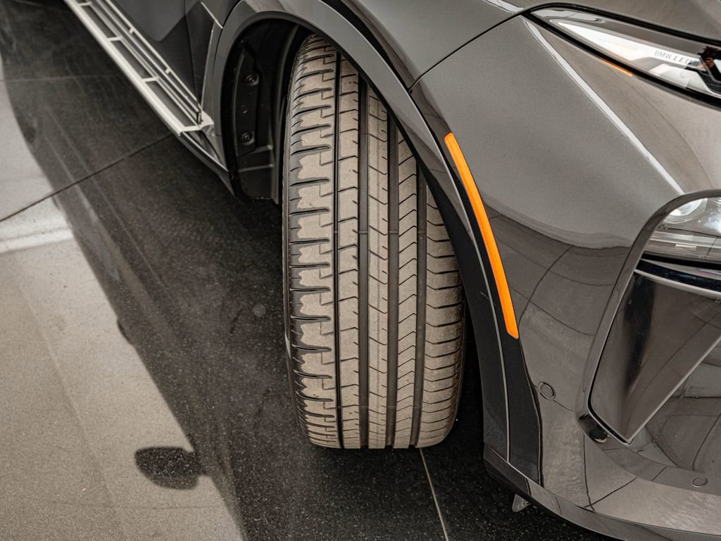 Used 2025 BMW X7 xDrive40i w/ M Sport Package AWD/4WD image 42