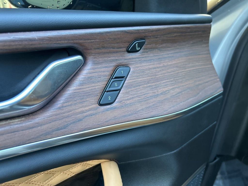 Used 2025 Jeep Grand Cherokee L Summit w/ Advanced Protech Group IV image 46