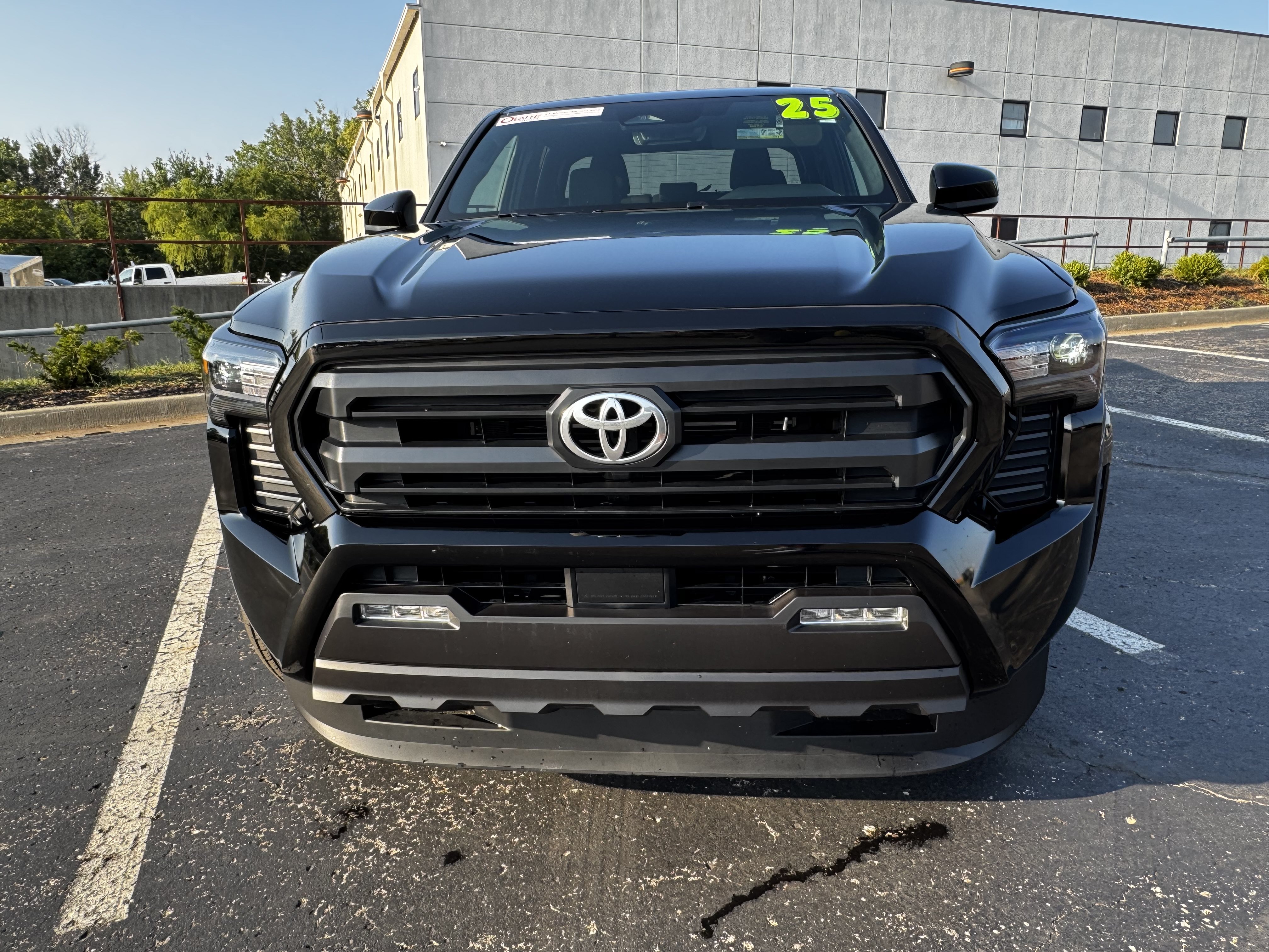 Certified 2025 Toyota Tacoma SR5 AWD/4WD image 15