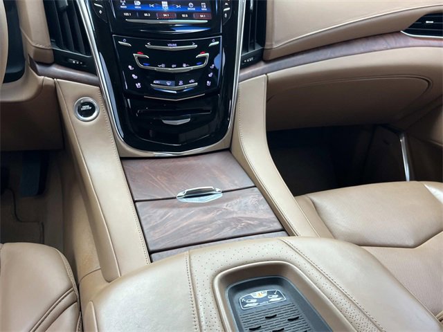 Used 2016 Cadillac Escalade Platinum image 17