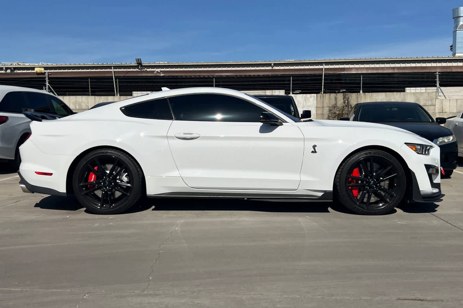 Used 2021 Ford Mustang Shelby GT500 w/ Technology Package RWD image 9