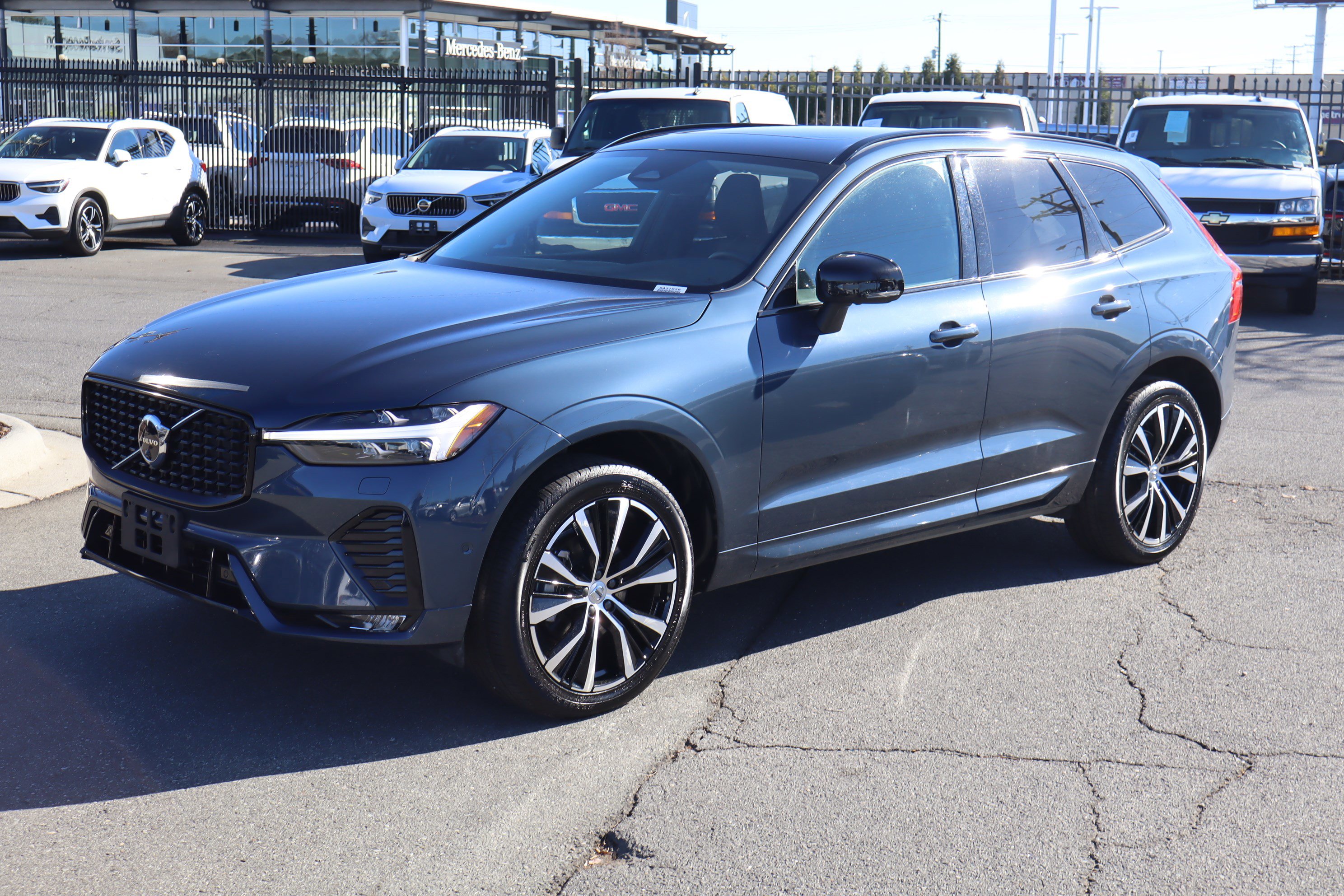 Used 2025 Volvo XC60 B5 Plus image 5