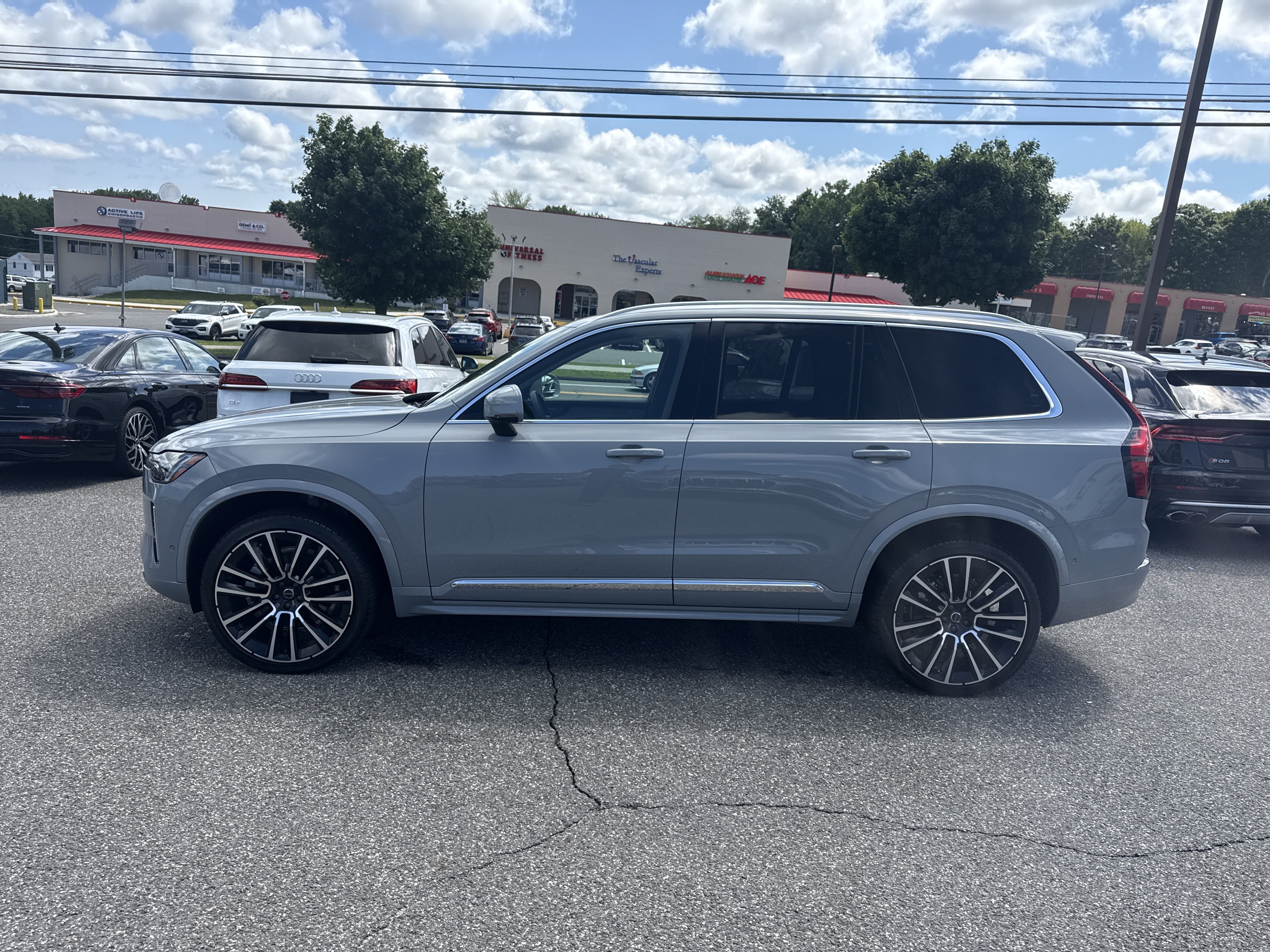 Certified 2025 Volvo XC90 B5 Ultra AWD/4WD image 4