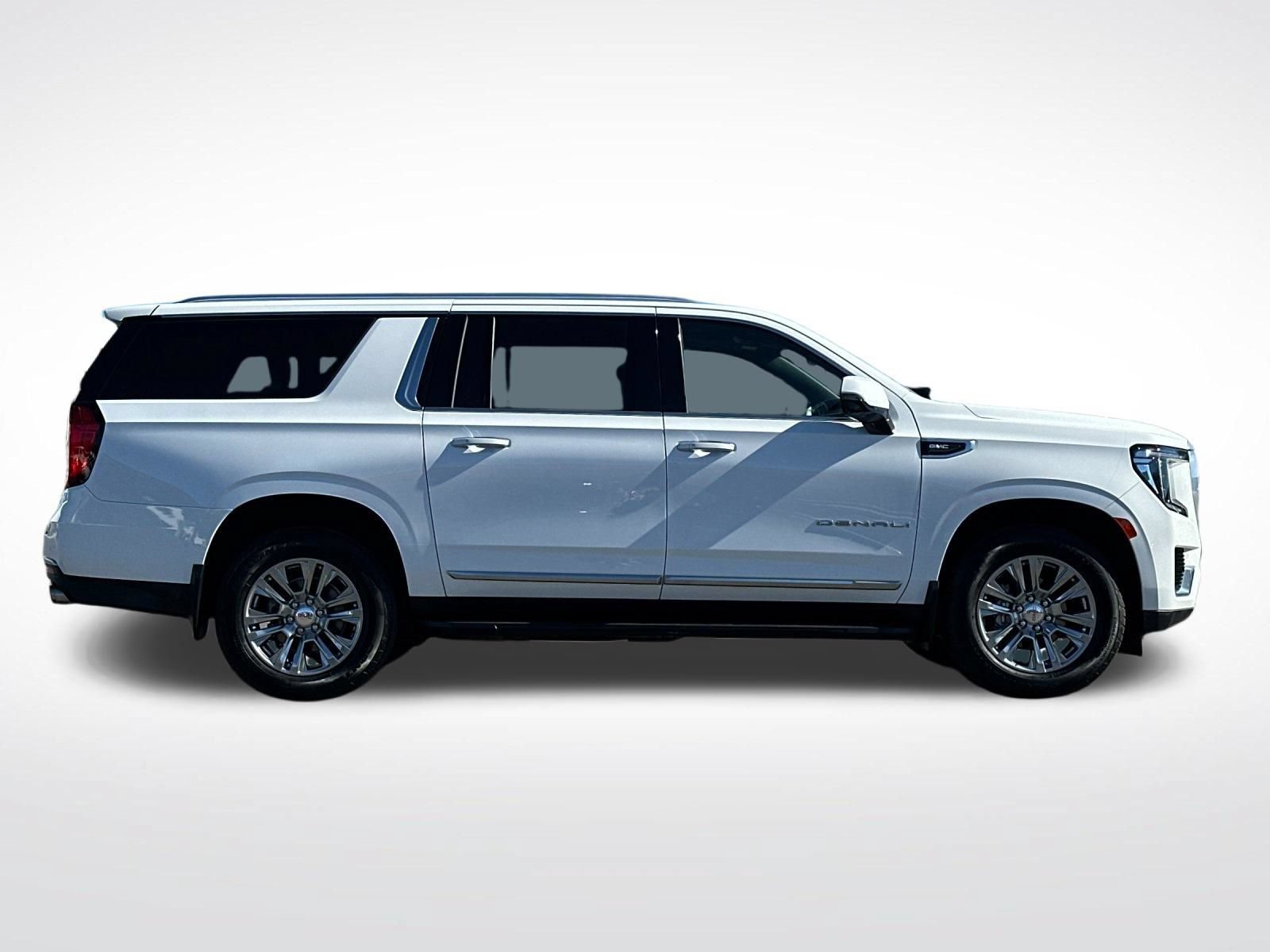 Used 2023 GMC Yukon XL Denali AWD/4WD image 2