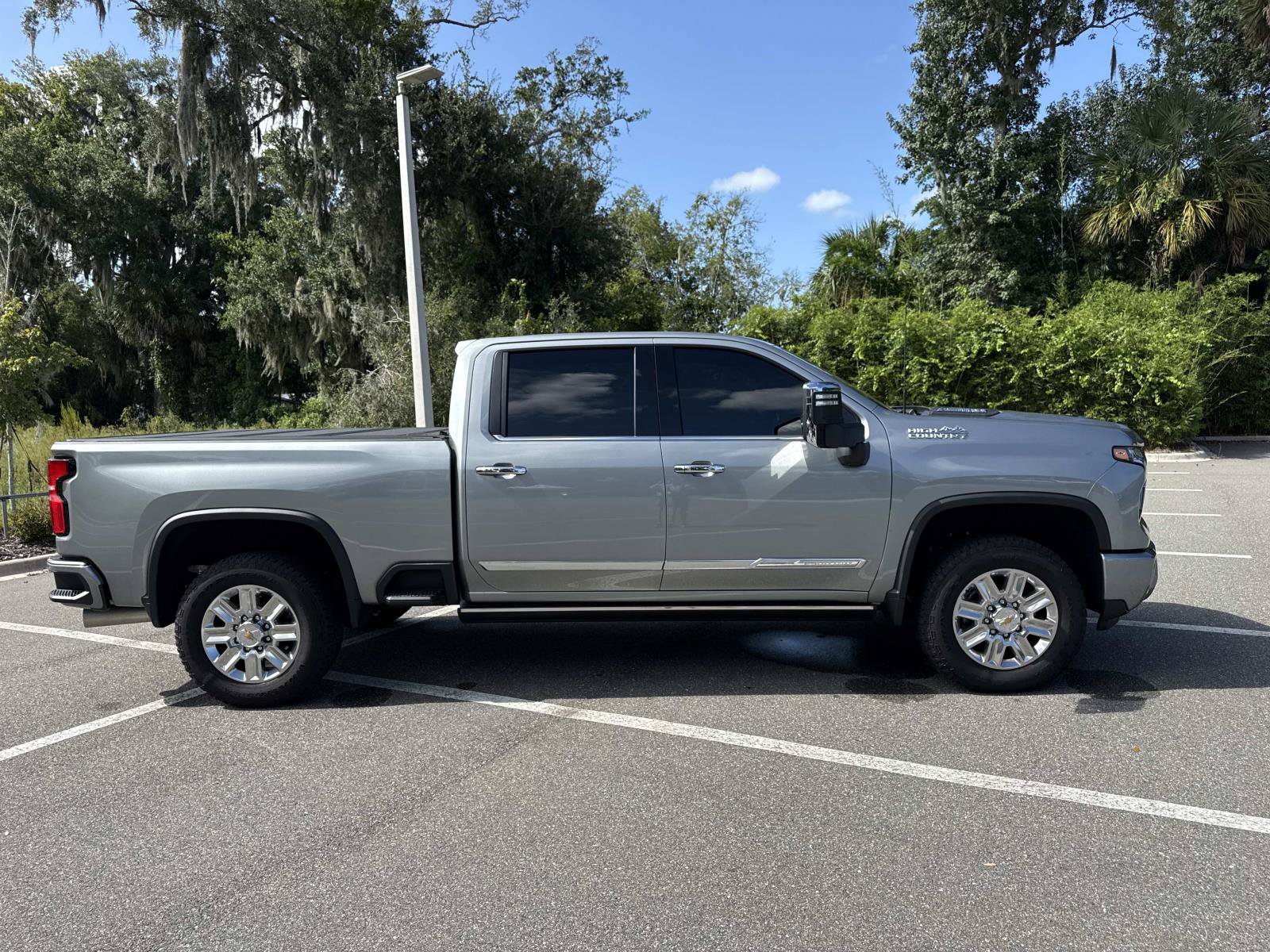 Used 2025 Chevrolet Silverado 2500 High Country w/ High Country Premium Package AWD/4WD image 2