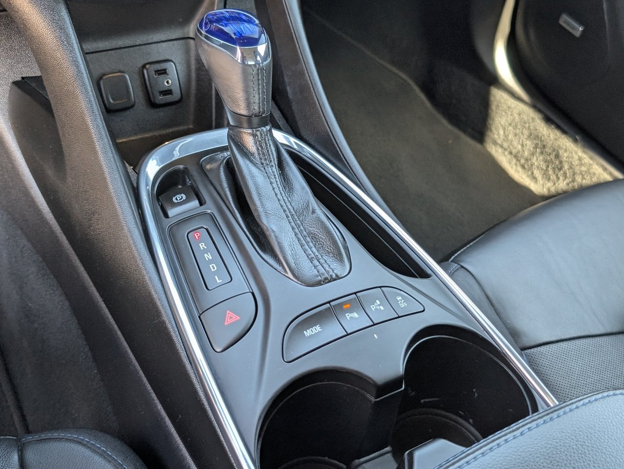 Used 2017 Chevrolet Volt Premier w/ Driver Confidence Package FWD image 16