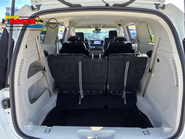Used 2024 Chrysler Pacifica Touring-L FWD image 23