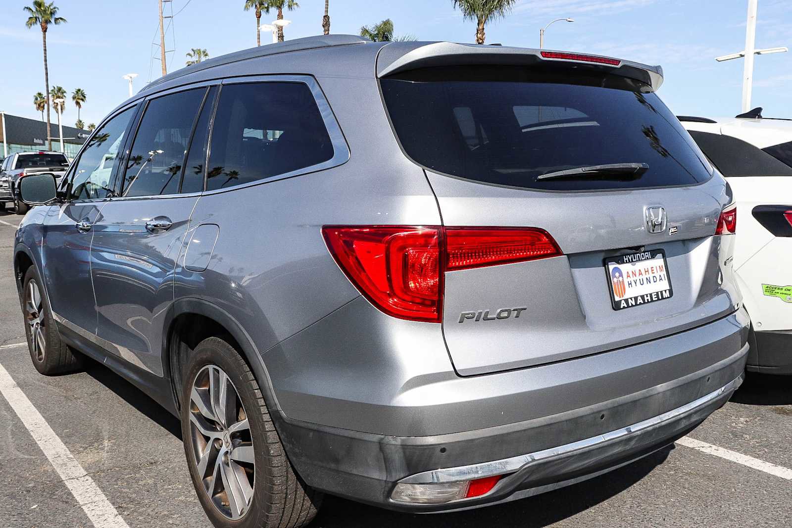 Used 2017 Honda Pilot Touring image 7