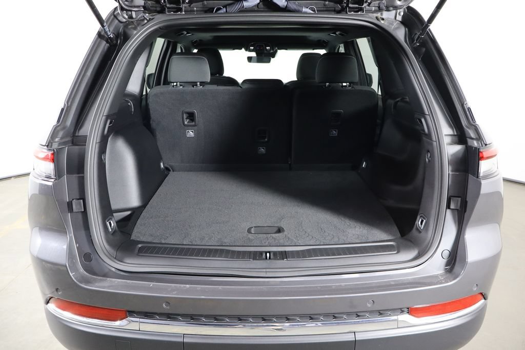 Used 2025 Jeep Grand Cherokee 4WD image 16