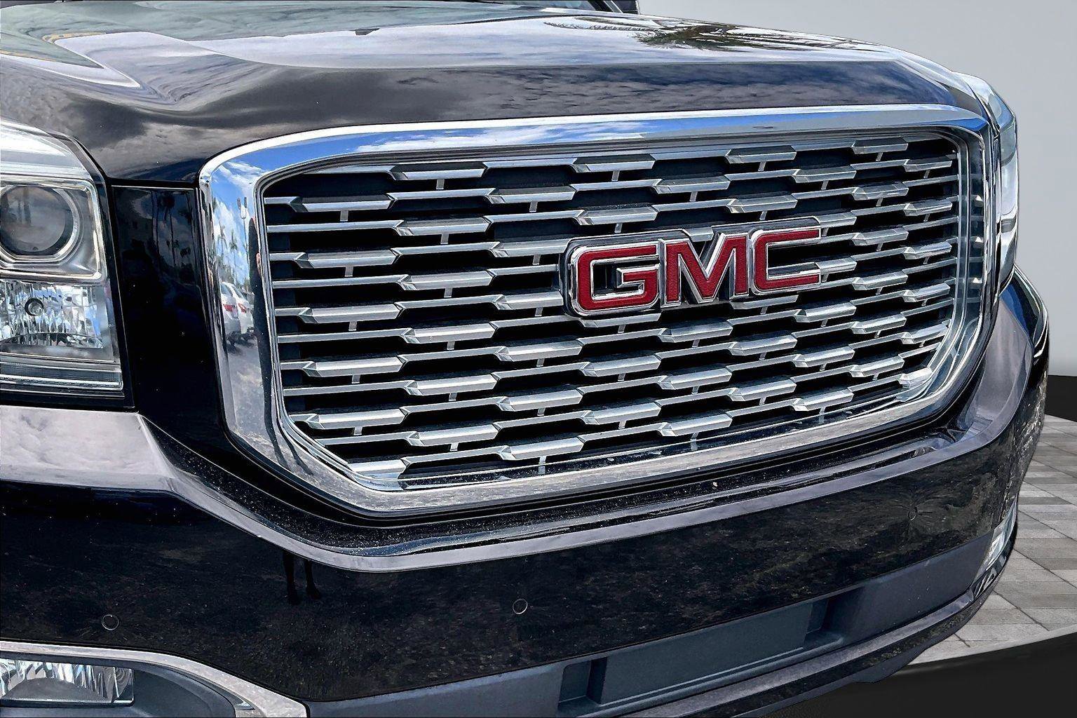 Used 2018 GMC Yukon Denali AWD/4WD image 36