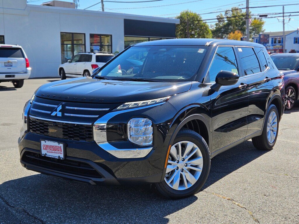 New 2025 Mitsubishi Outlander ES image 1