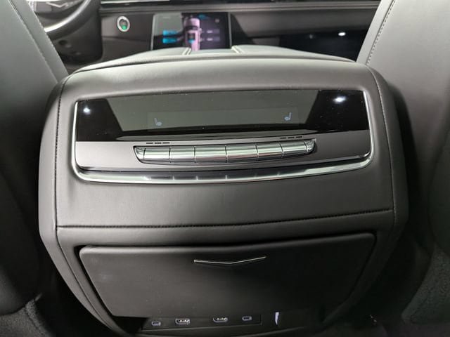 New 2026 Cadillac Escalade Platinum Luxury w/ LPO, Floor Liner Package AWD/4WD image 33
