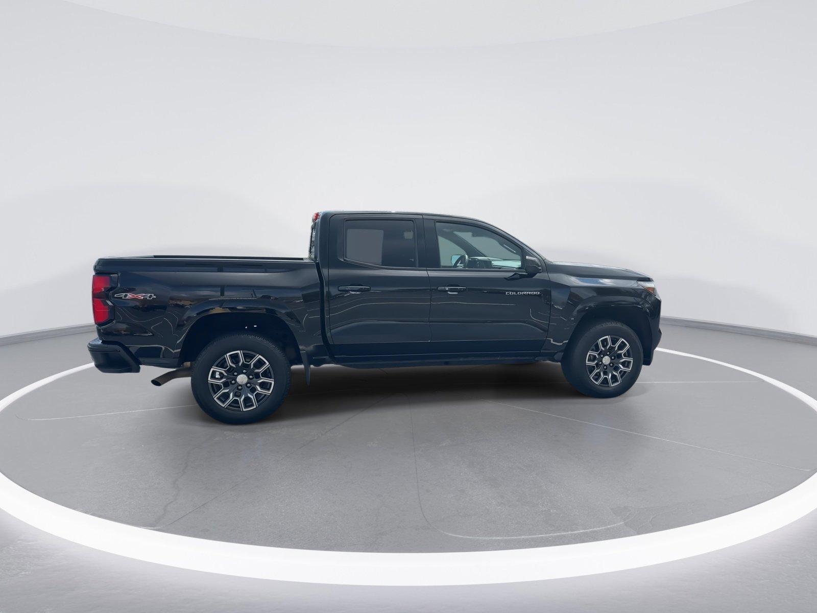 Used 2024 Chevrolet Colorado LT w/ LT Convenience Package III image 2