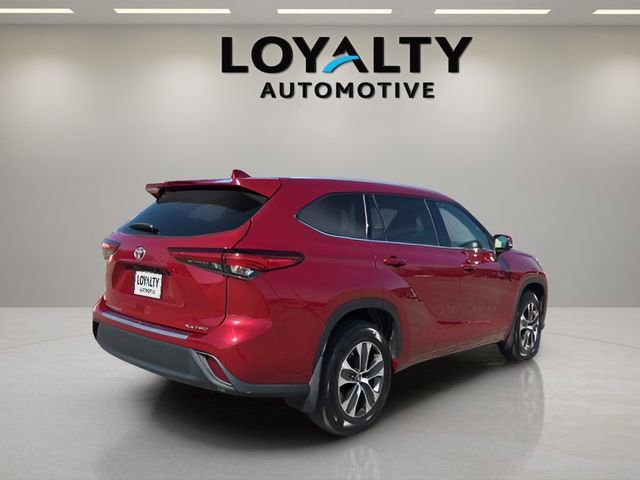 Used 2022 Toyota Highlander XLE image 5