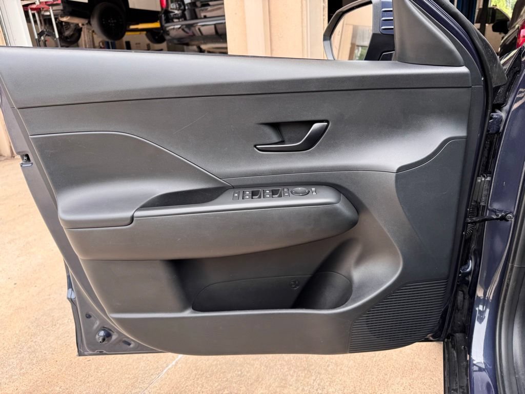 Certified 2025 Hyundai Kona SEL AWD/4WD image 21