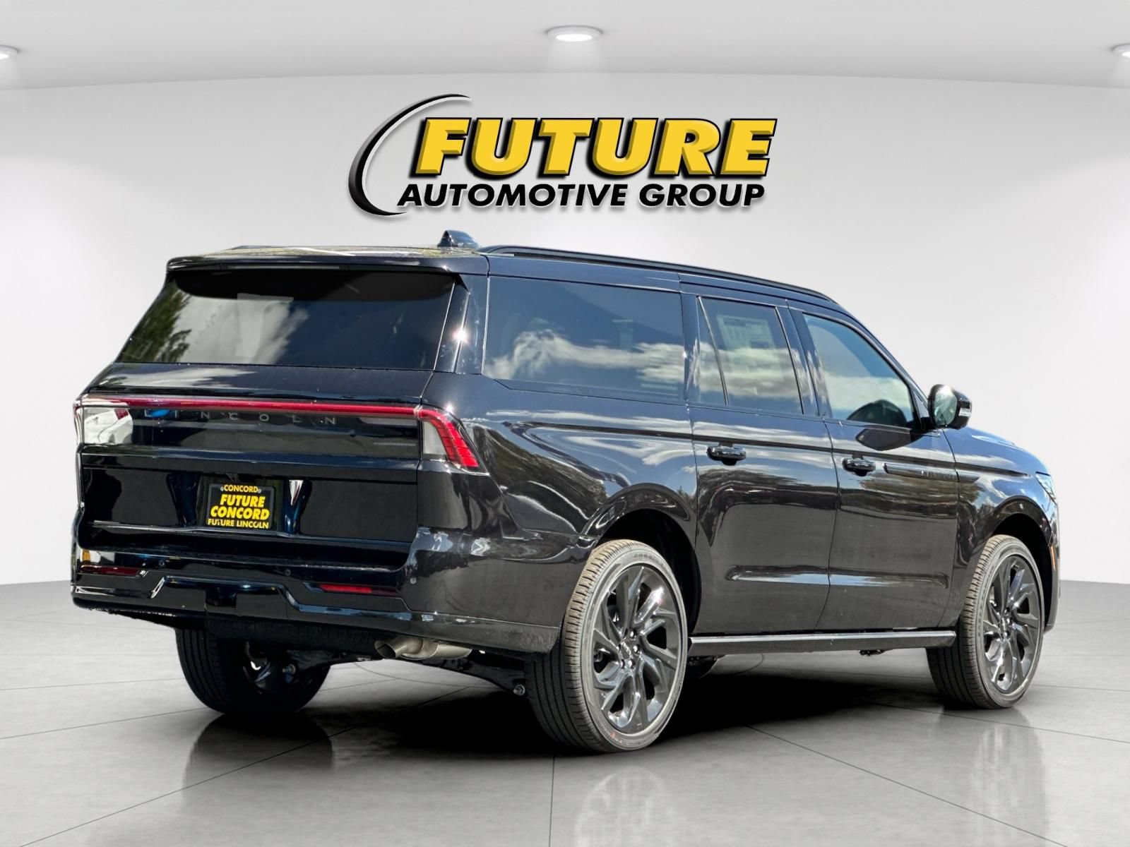New 2027 Lincoln Navigator L Reserve w/ Jet Appearance Package AWD/4WD image 3