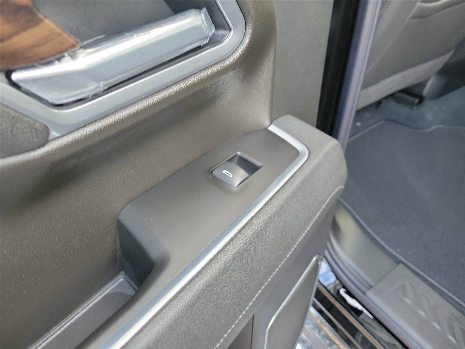 New 2026 GMC Sierra 1500 SLT w/ SLT Premium Package AWD/4WD image 16