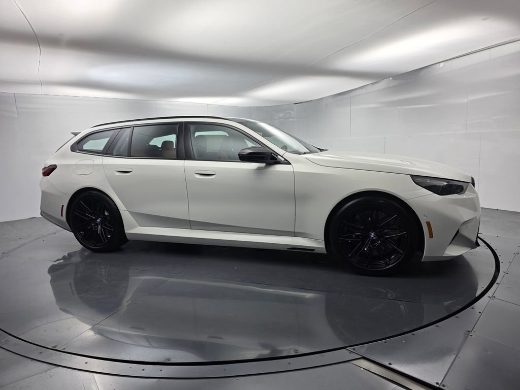 New 2027 BMW M5 Touring AWD/4WD image 3